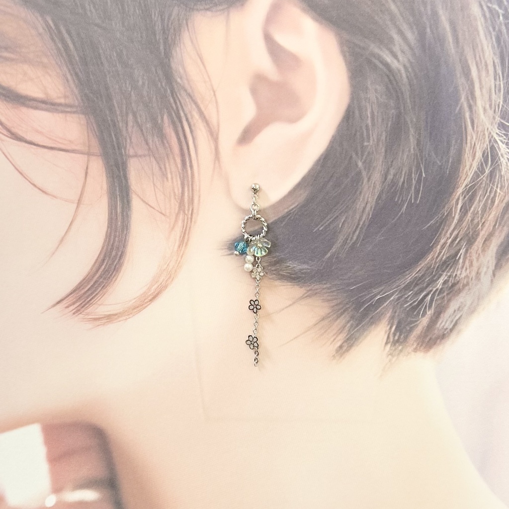 1831小花のチェーンの耳飾り