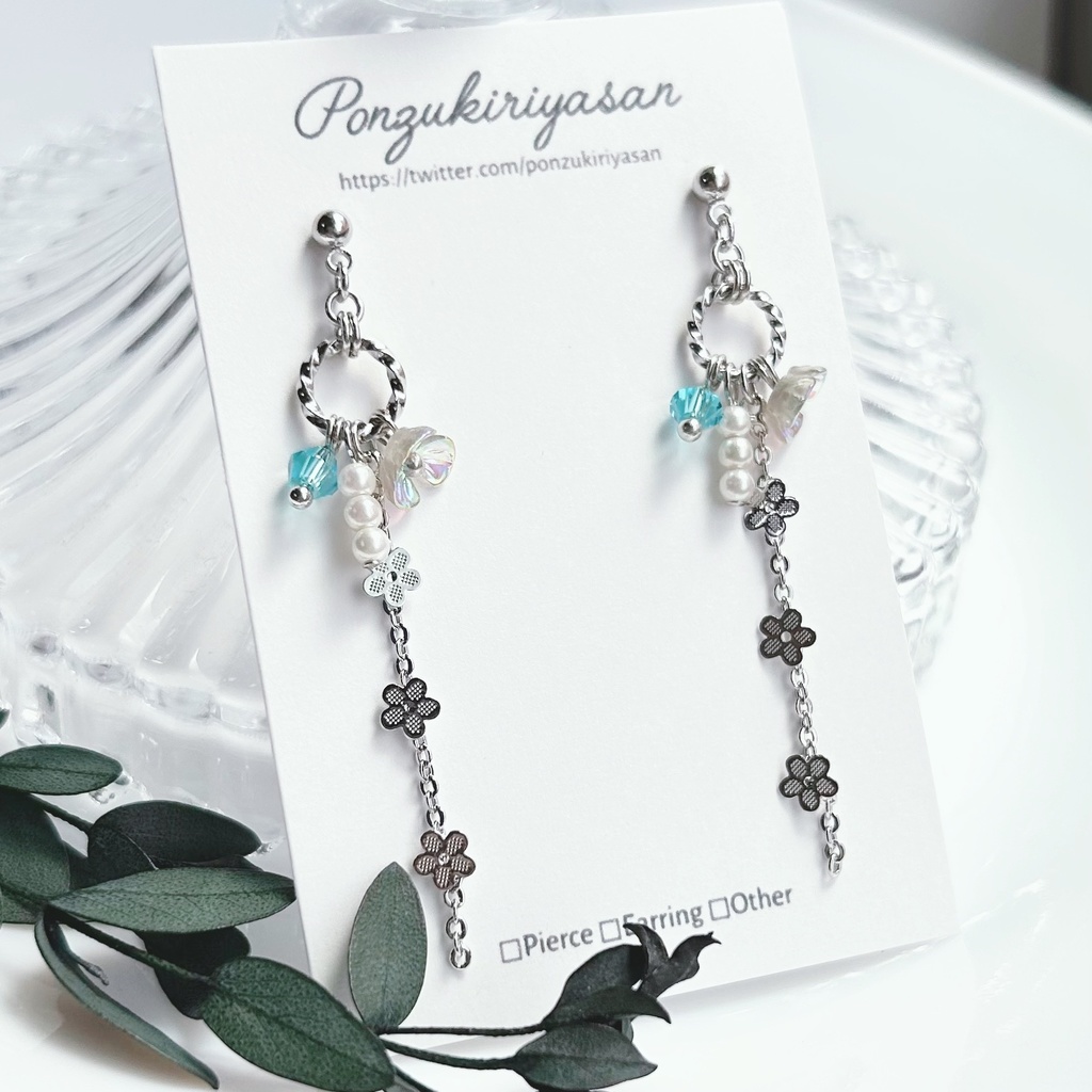 1831小花のチェーンの耳飾り