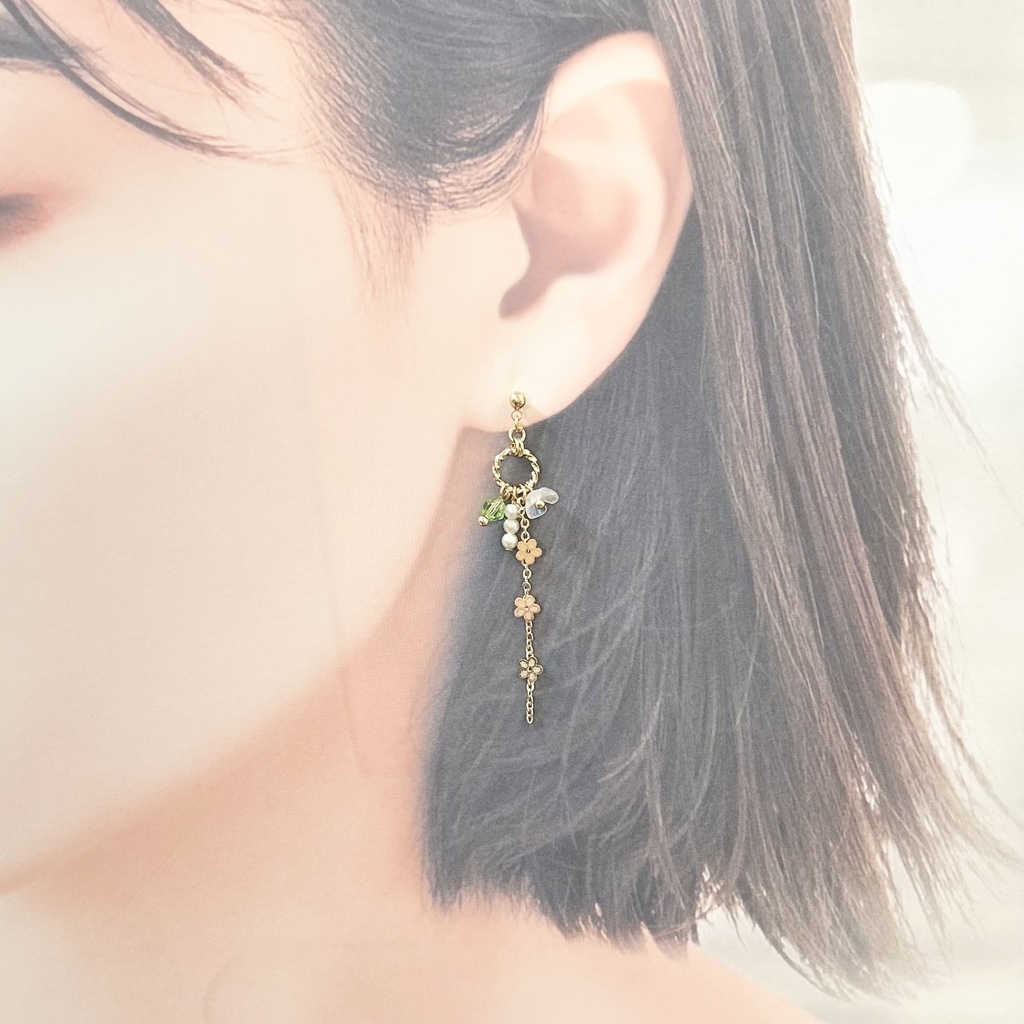 1831小花のチェーンの耳飾り