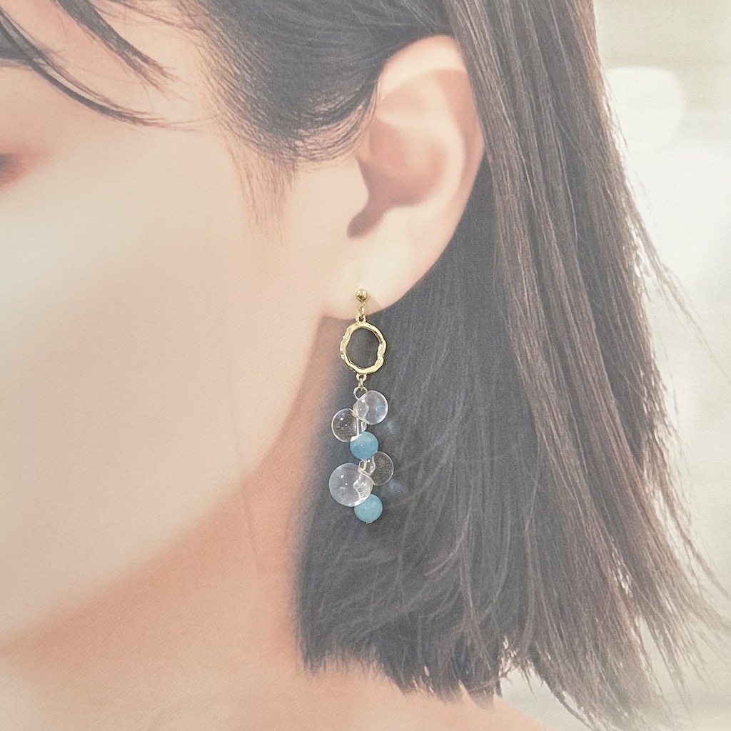 1835ミルキーブルークオーツのシャボン玉ピアス
