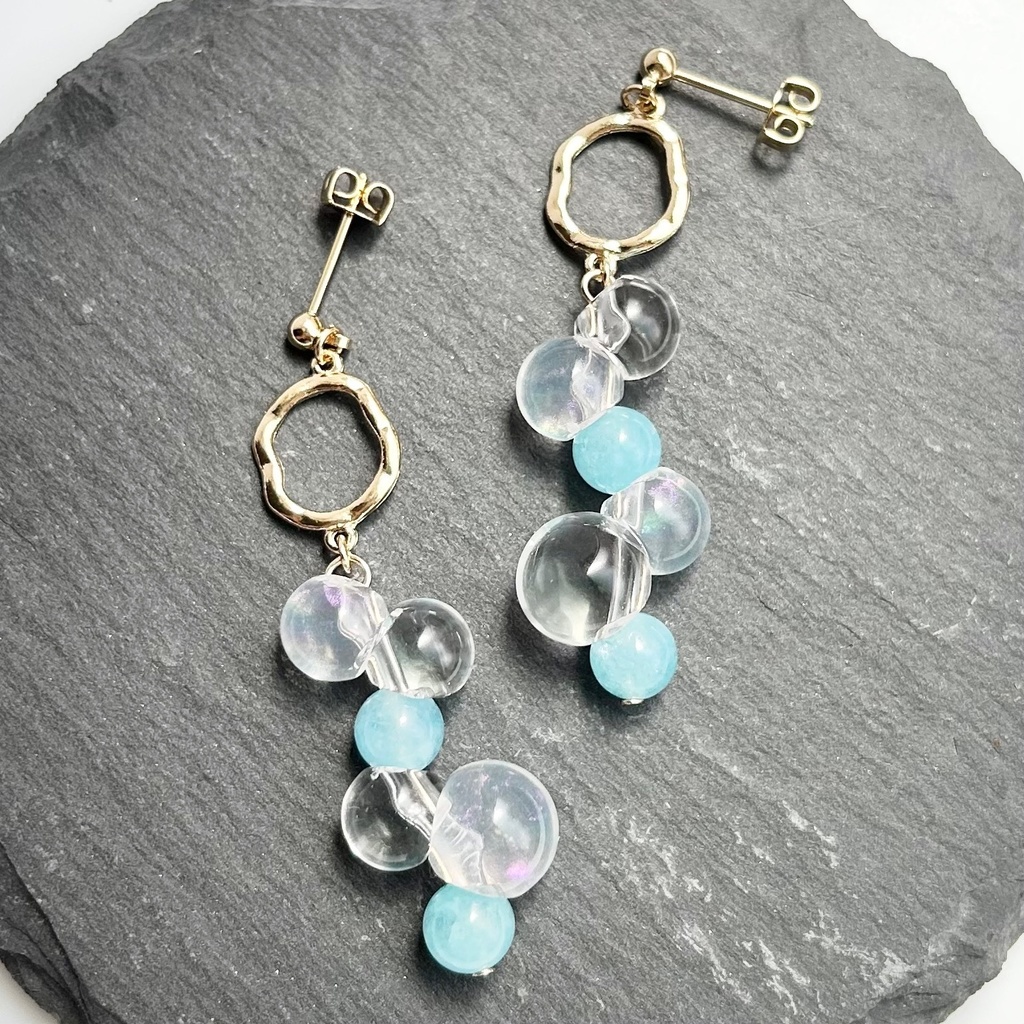 1835ミルキーブルークオーツのシャボン玉ピアス