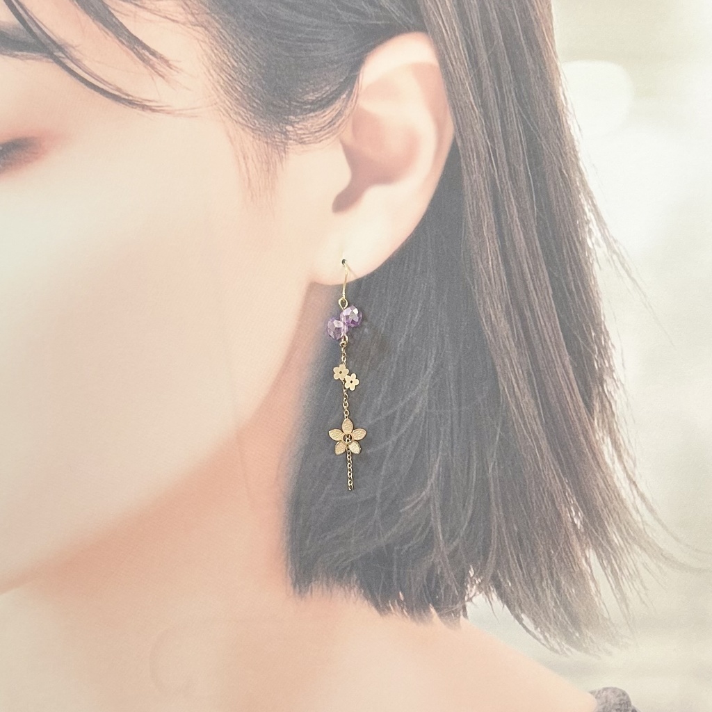 1836お花のチェーンとガラスビーズの耳飾り