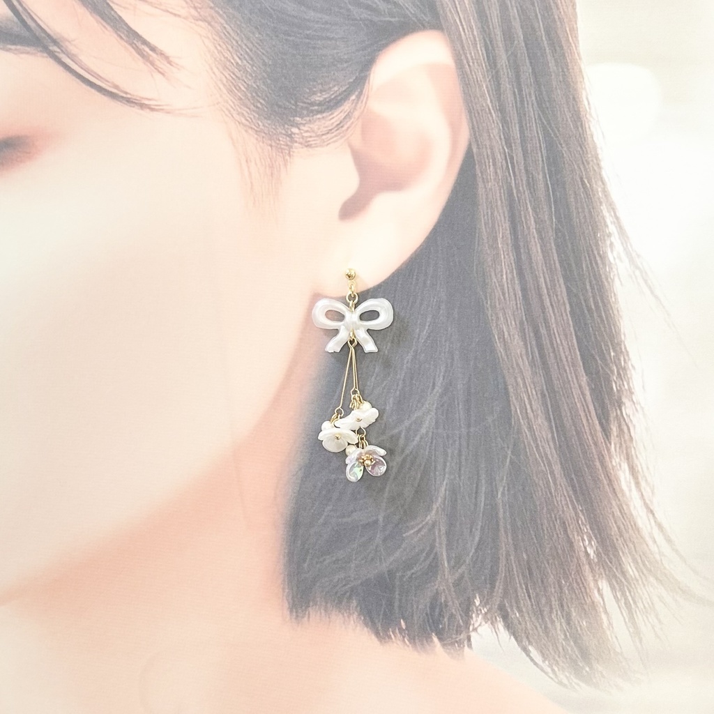 1837白のブーケピアス