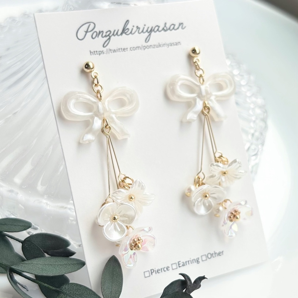 1837白のブーケピアス