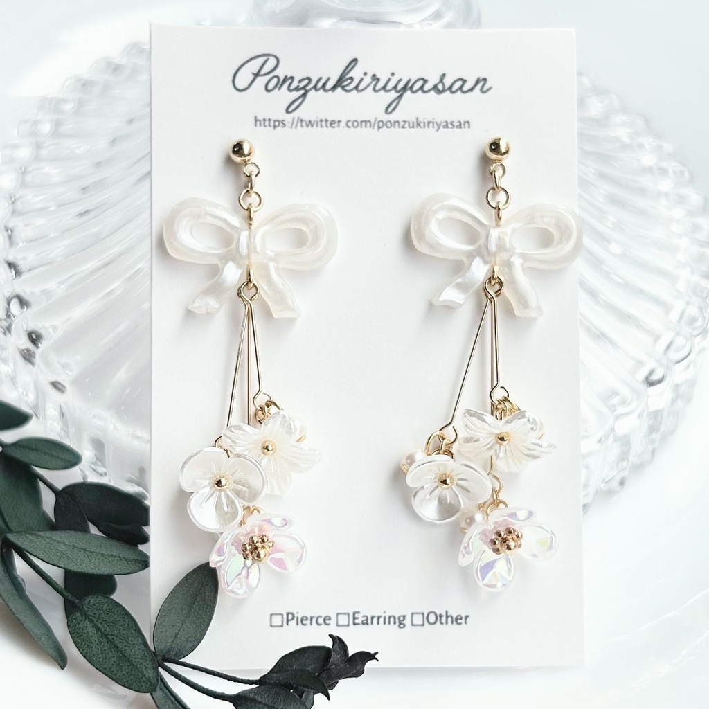 1837白のブーケピアス