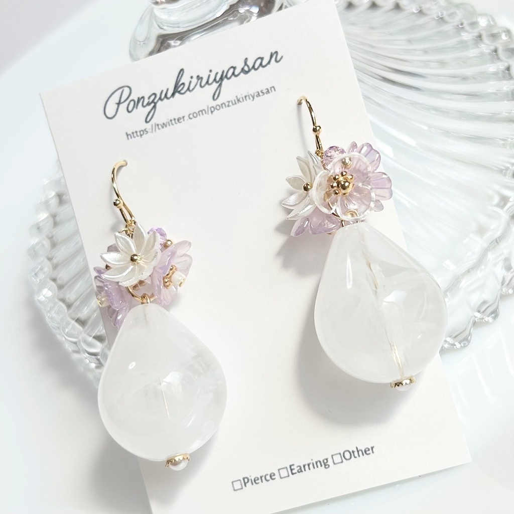 1838大ぶりアクリルドロップのフラワーピアス