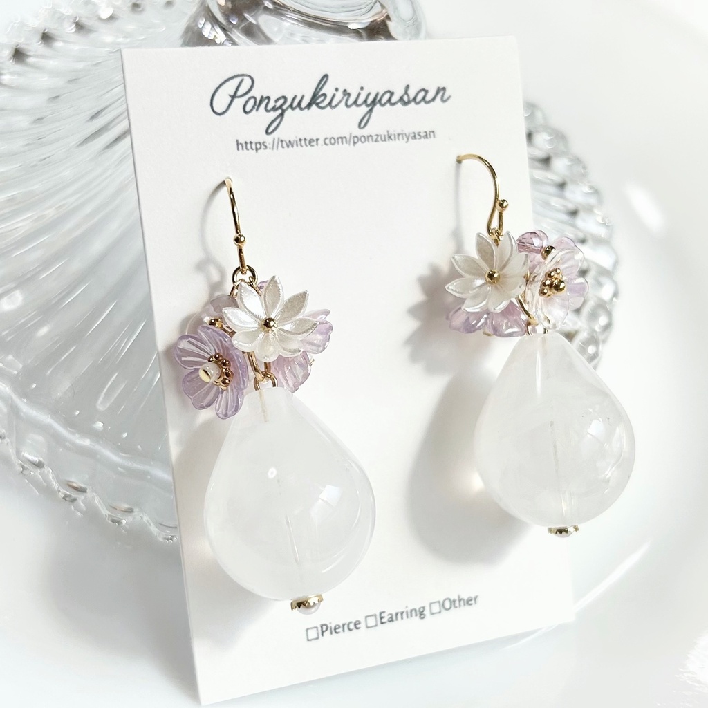 1838大ぶりアクリルドロップのフラワーピアス