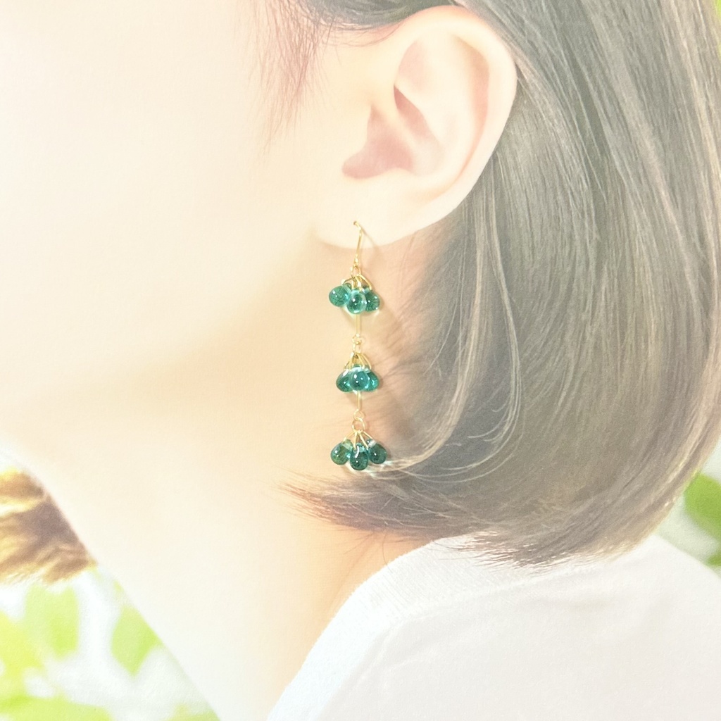 1851三連ドロップガラスのピアス