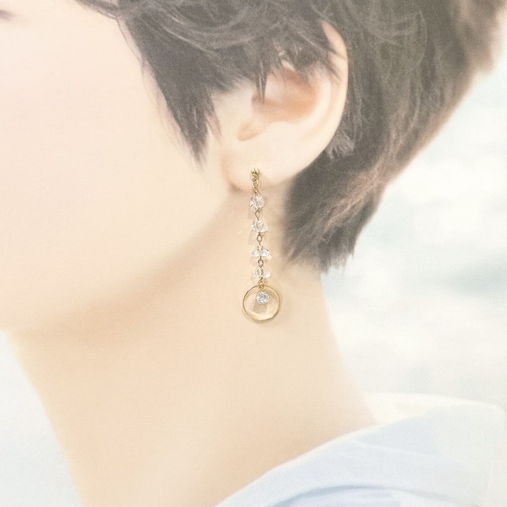 1869クリア×ゴールドの涼しげアシメピアス