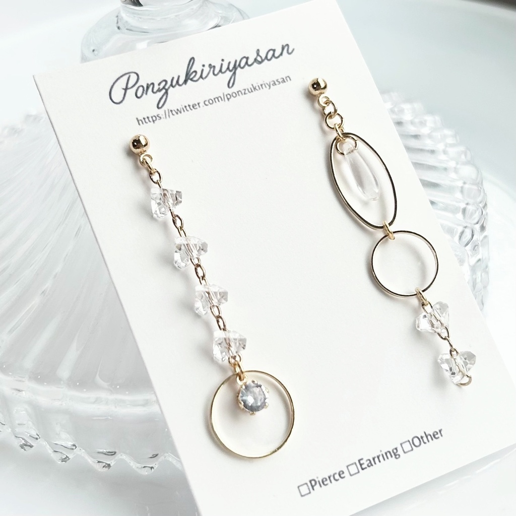 1869クリア×ゴールドの涼しげアシメピアス