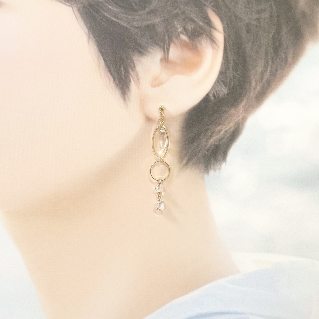 1869クリア×ゴールドの涼しげアシメピアス
