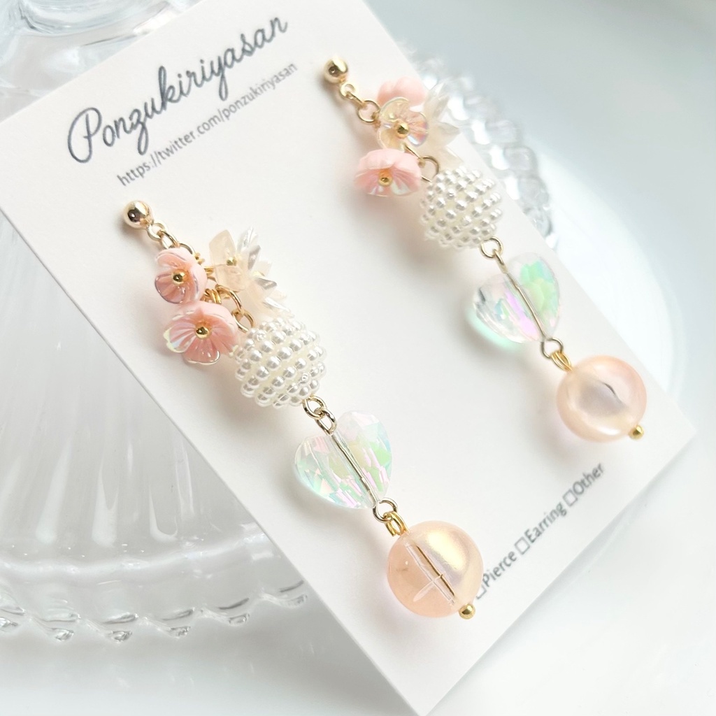1893アクリル玉とオーロラハートのロングピアス