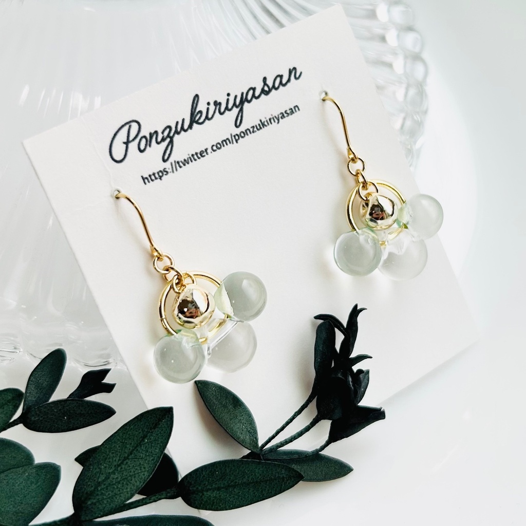 1896夏のクリアアクリルピアス