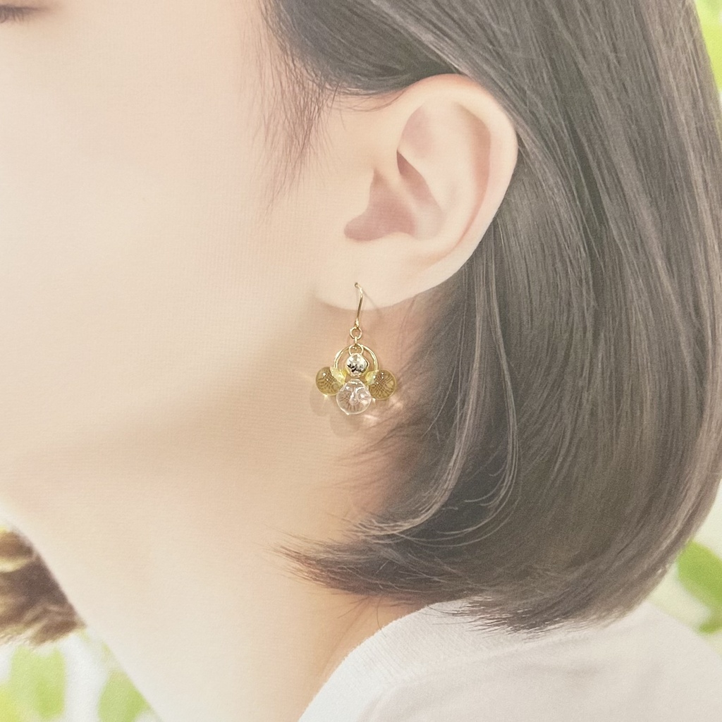 1896夏のクリアアクリルピアス