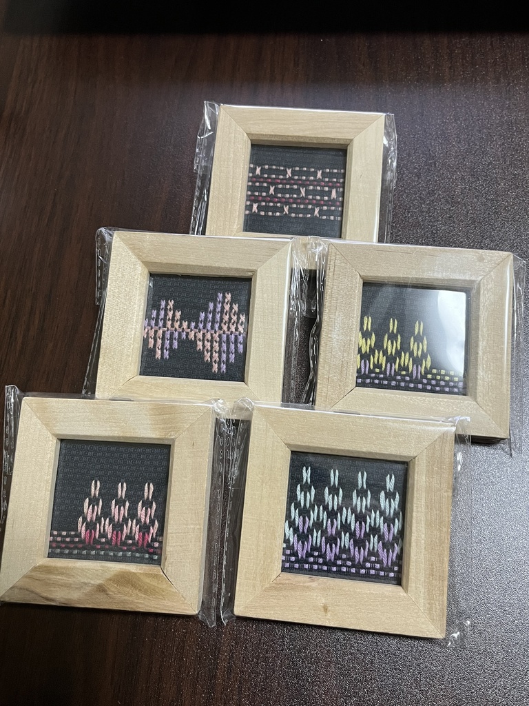 スウェーデン刺繍のミニ額縁