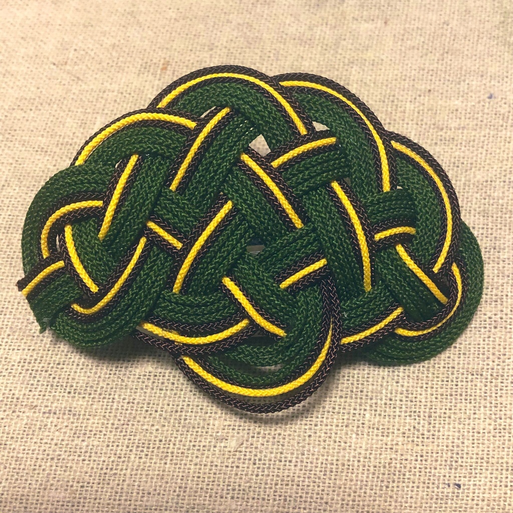 イメージカラーの飾り結びバレッタ