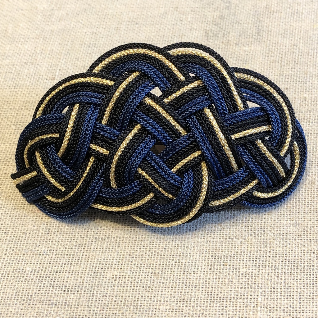 イメージカラーの飾り結びバレッタ