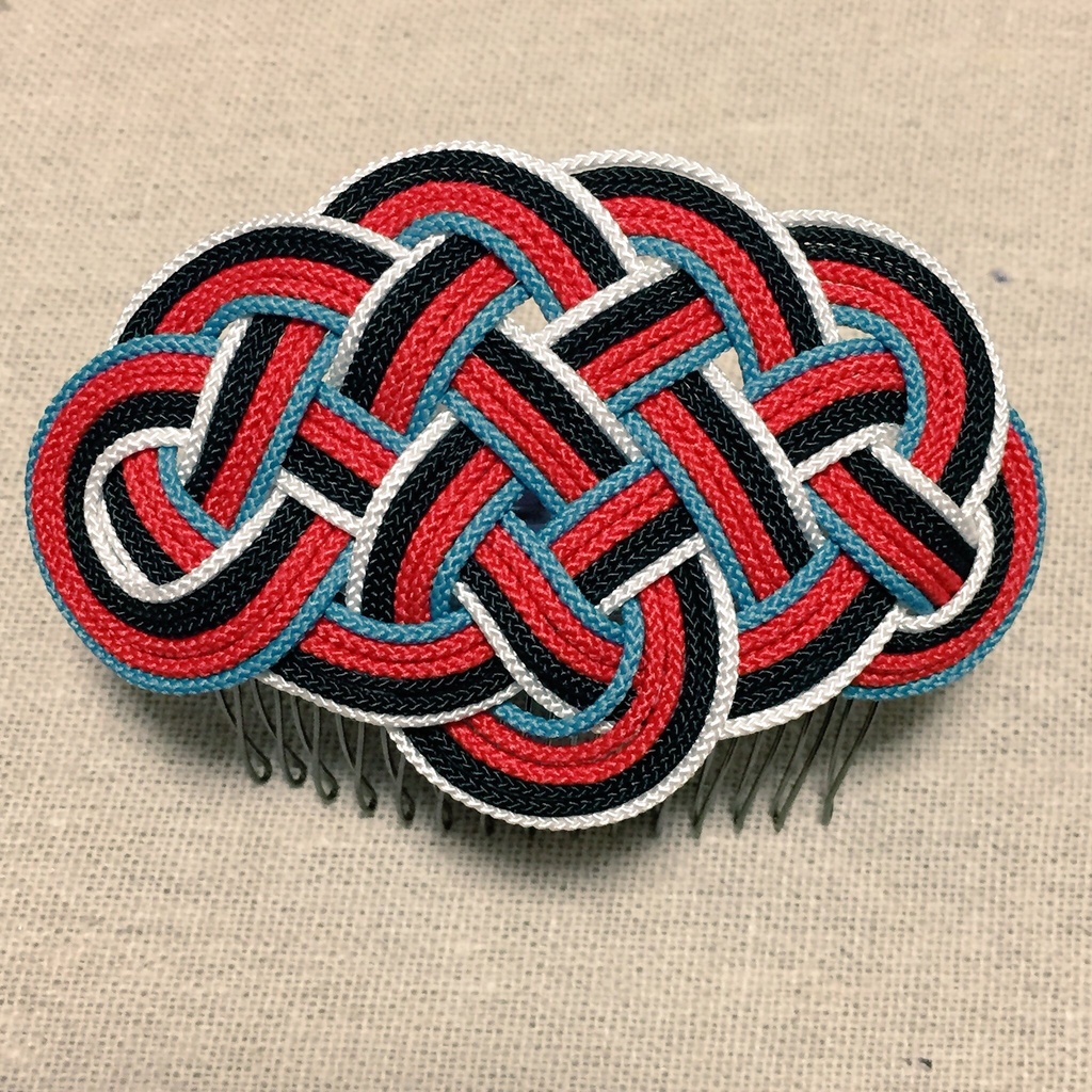 イメージカラーの飾り結びバレッタ