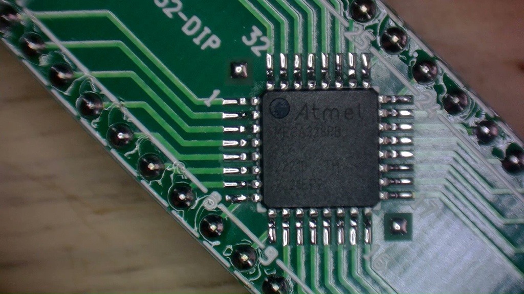 ATMEGA328PB-AUを秋月の変換基板にハンダ付けしたやつ