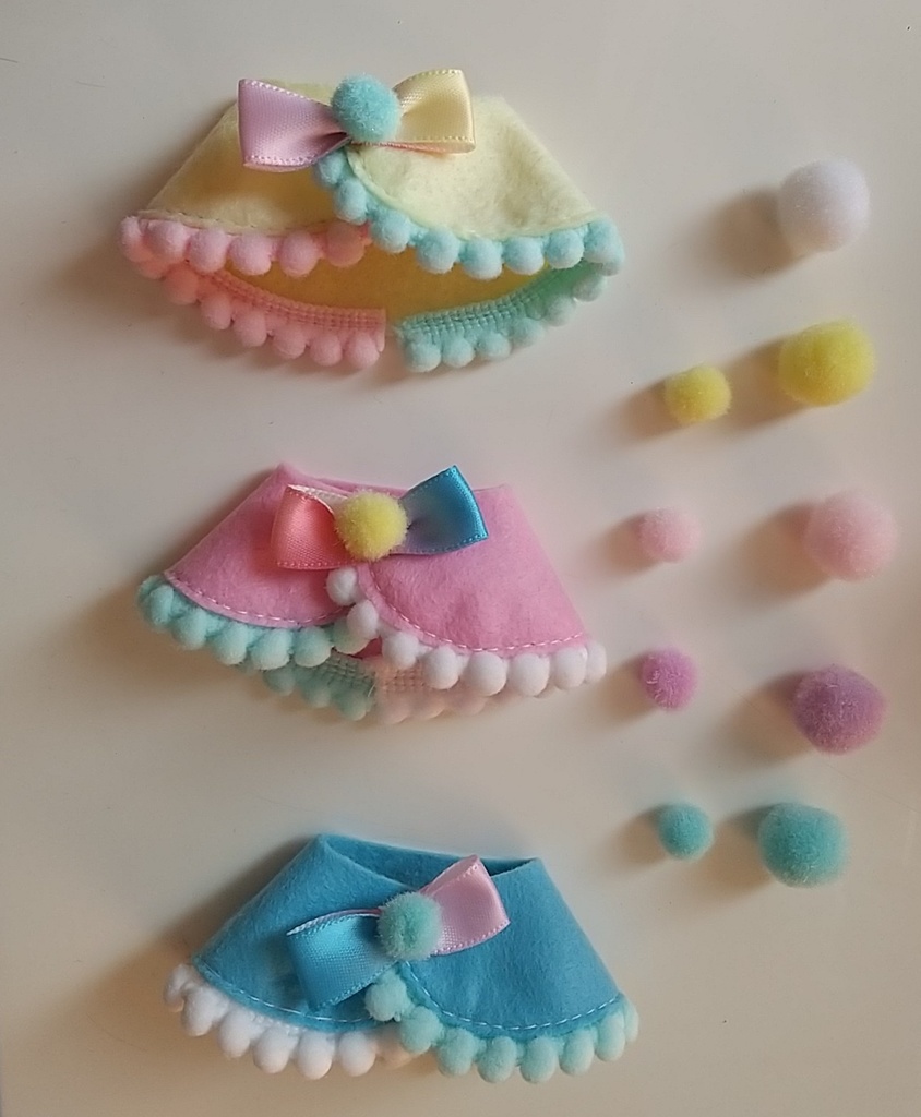 Sサイズ ポンポンリボンケープ