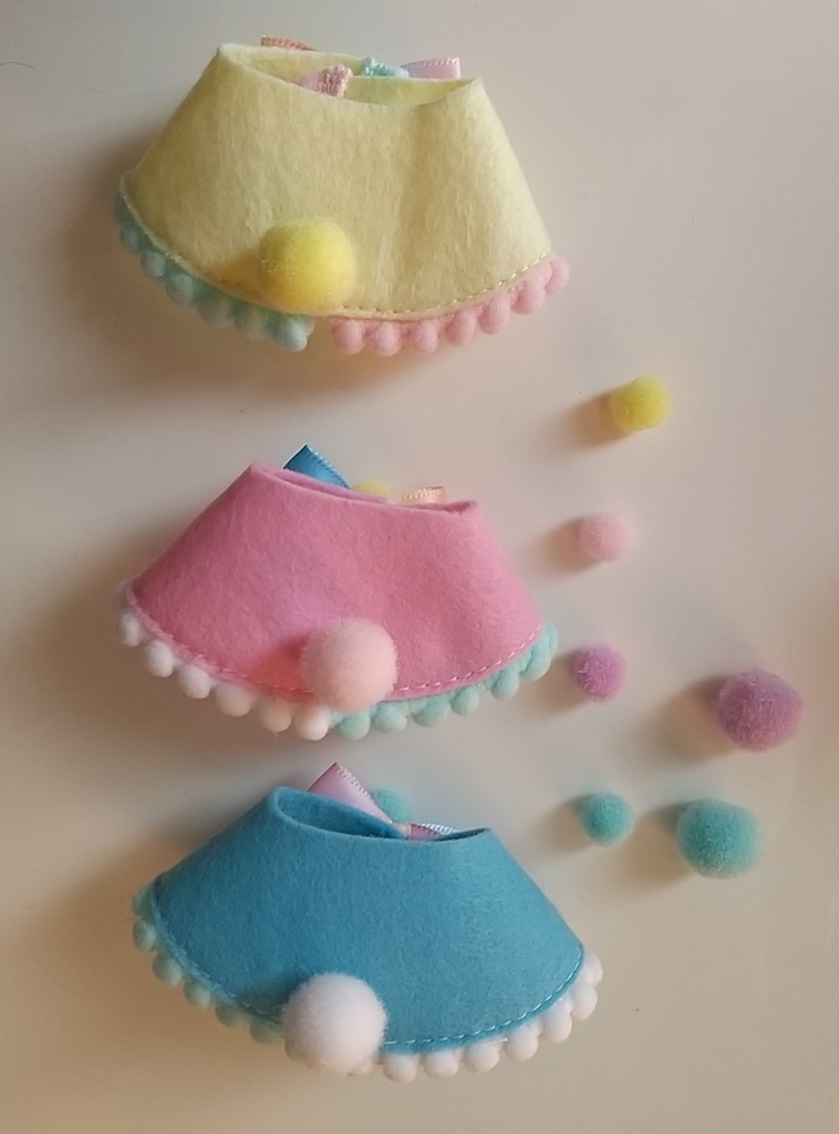 Sサイズ ポンポンリボンケープ