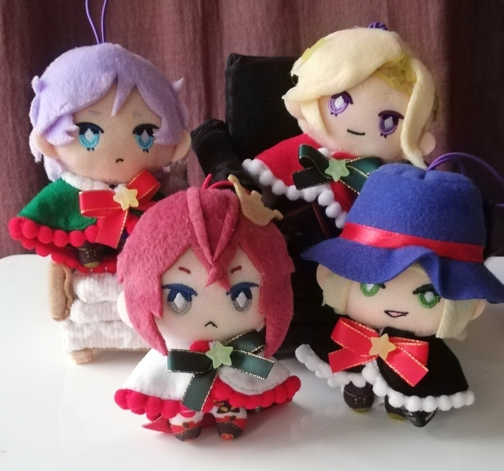 Sサイズ　ポンポンリボンケープ