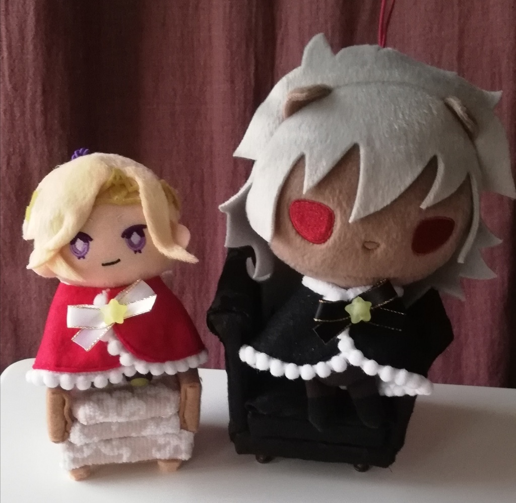 Mサイズ　ポンポンリボンケープ