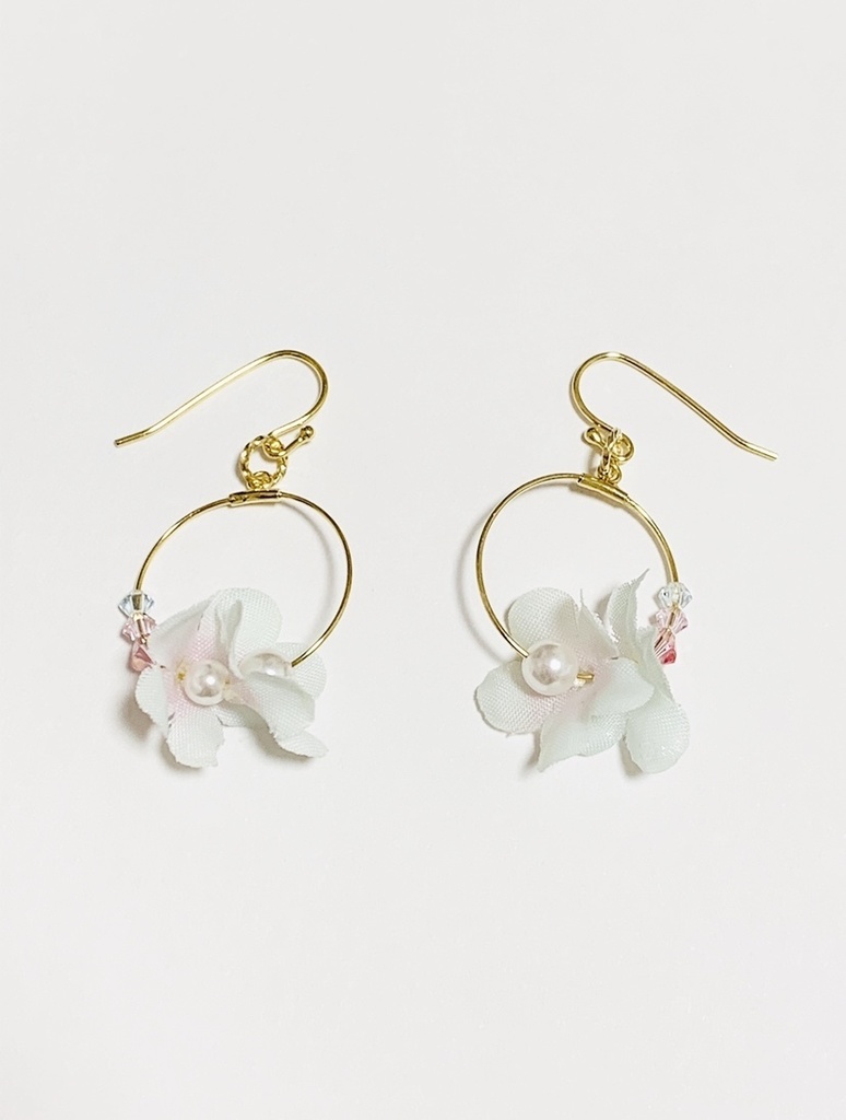 スノーボールピアス(イヤリング)【ブルー×ピンク】