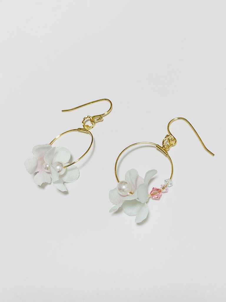 スノーボールピアス(イヤリング)【ブルー×ピンク】