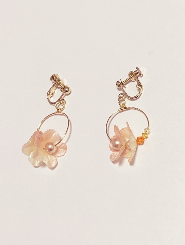 スノーボールピアス(イヤリング)【ピンクオレンジ×イエロー】