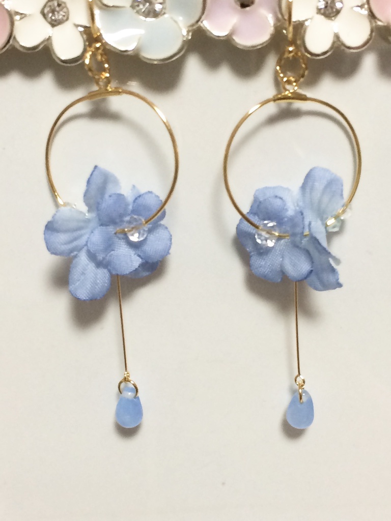 スノーボールピアス(イヤリング)【ブルー 】