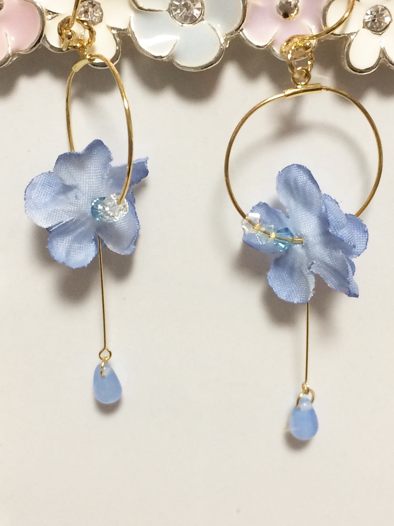 スノーボールピアス(イヤリング)【ブルー 】