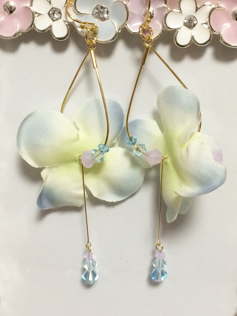 あじさいピアス(イヤリング)【ブルーホワイト】