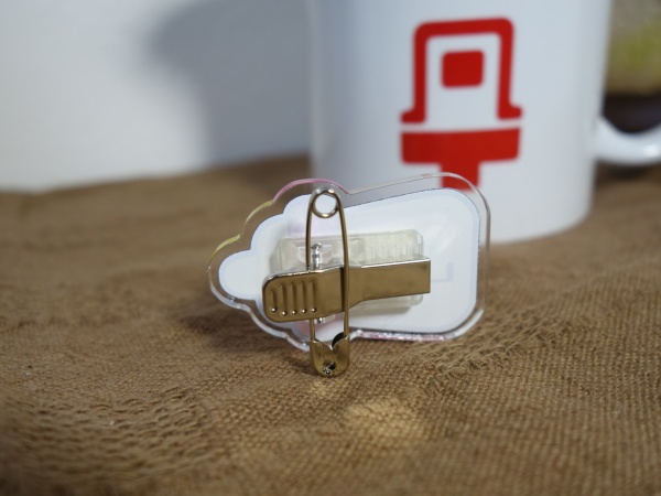 哺乳瓶 アクリルバッジ