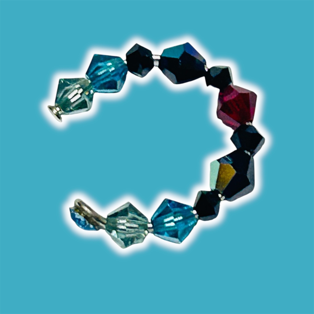 AU.UTイメージイヤーカフ