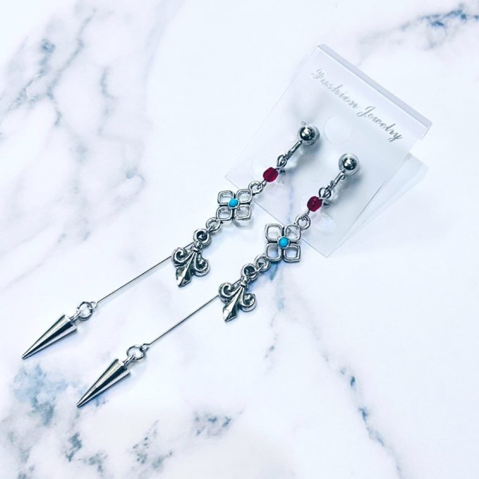 アンダインイメージピアス、イヤーリング