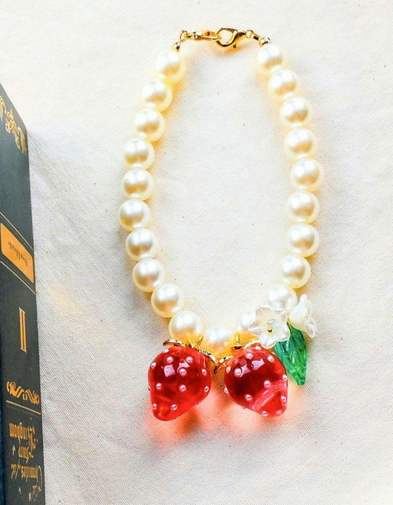 67透き通るイチゴのバッグチャーム♡ いちご ストロベリー 透明