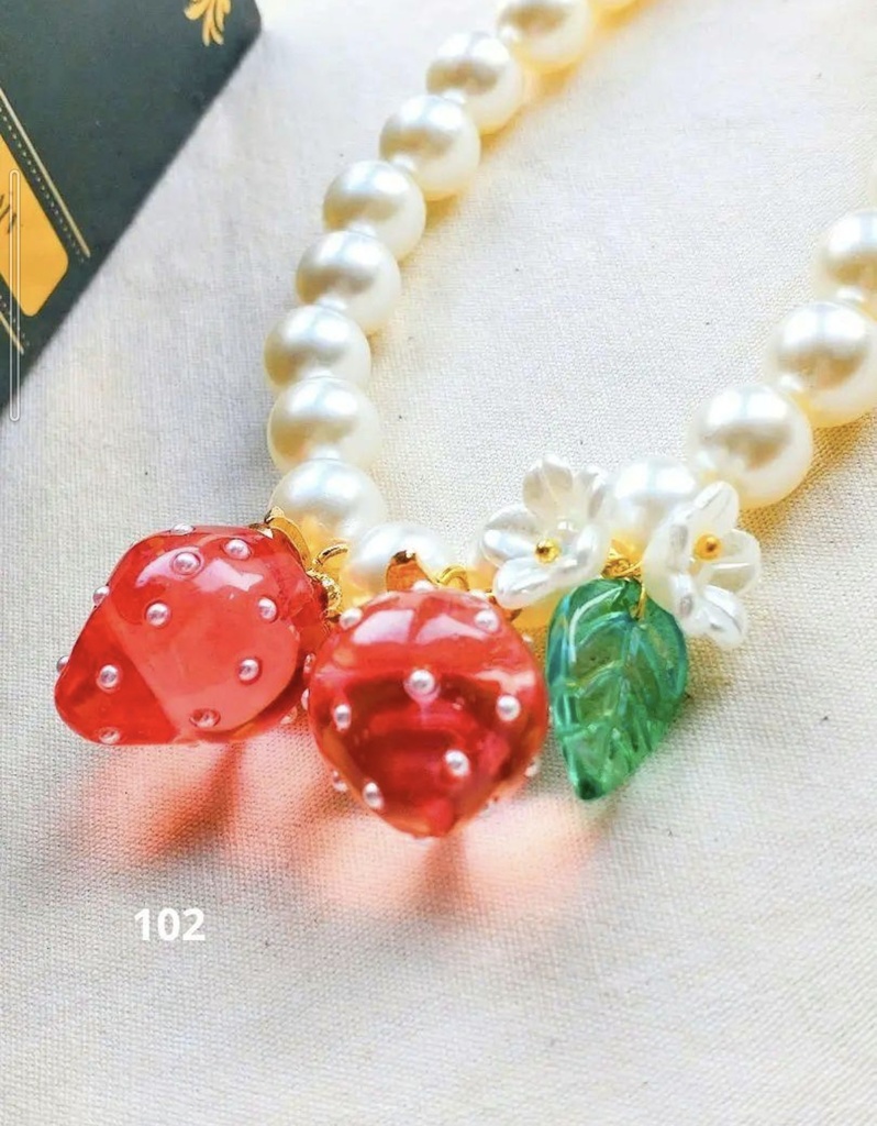 67透き通るイチゴのバッグチャーム♡ いちご ストロベリー 透明