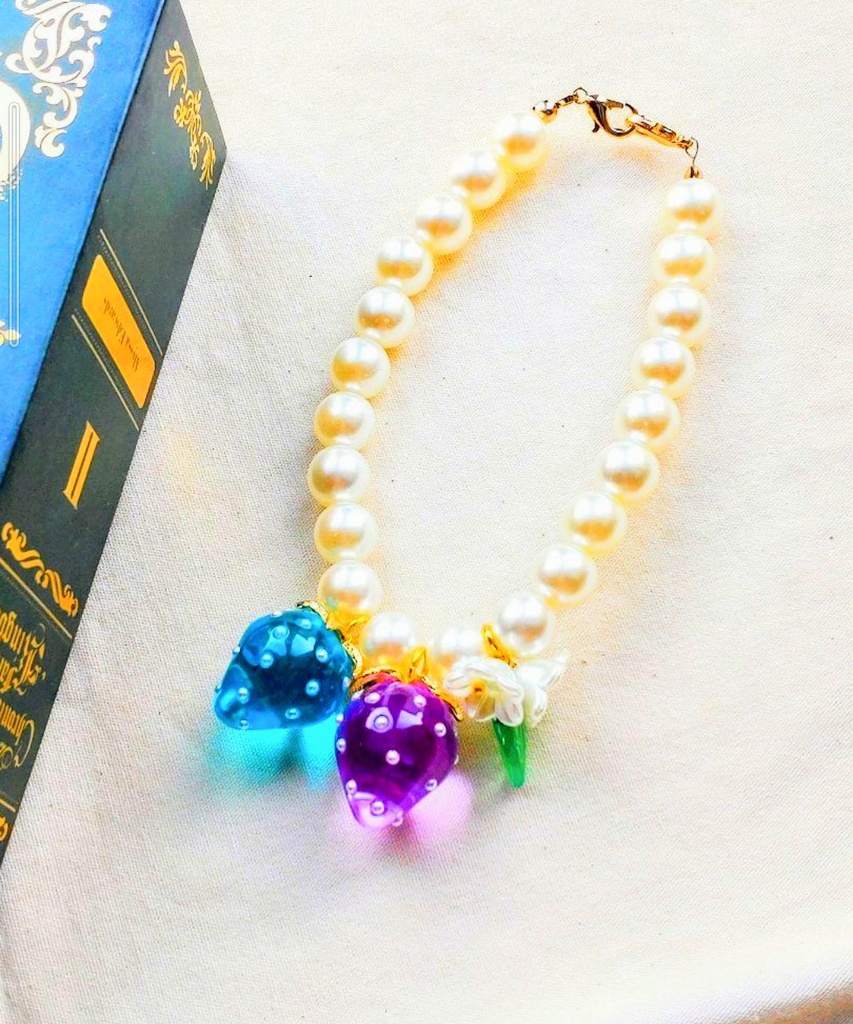 166透き通るイチゴのバッグチャーム☆