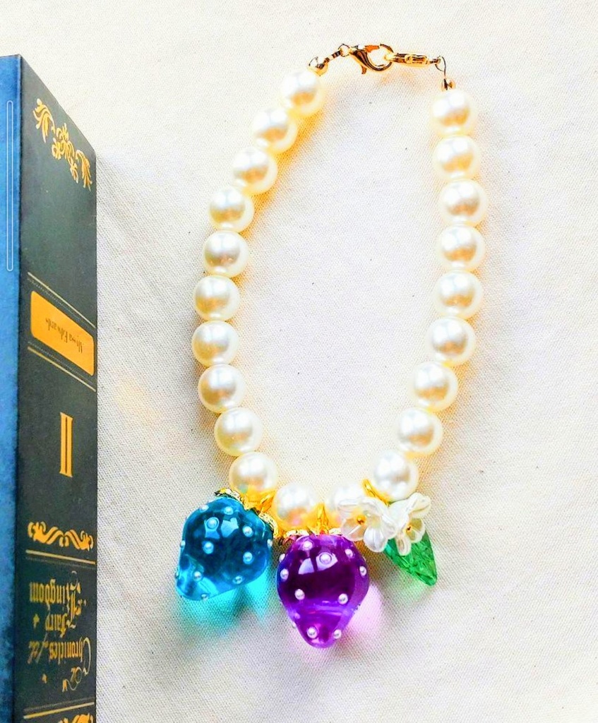 166透き通るイチゴのバッグチャーム☆