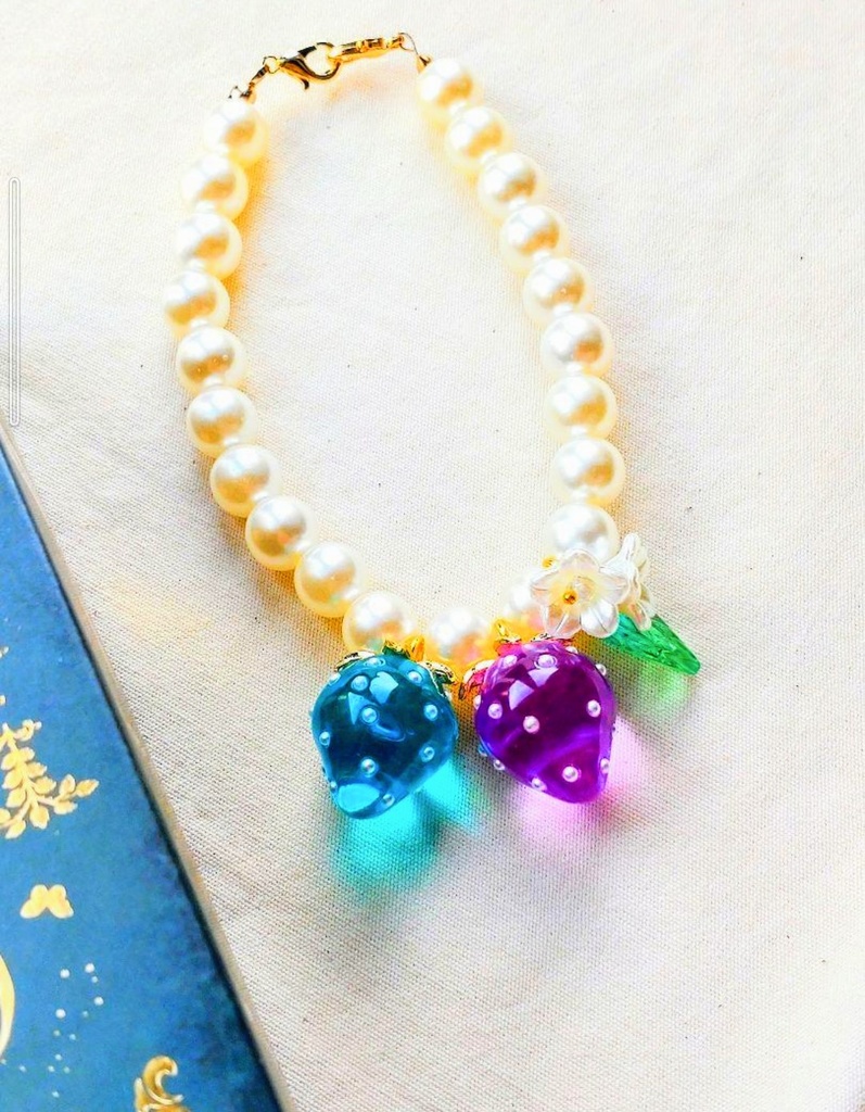 166透き通るイチゴのバッグチャーム☆