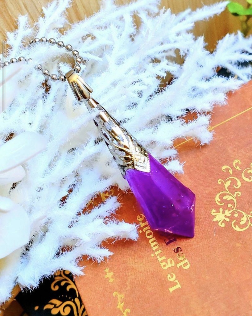 442パープルの魅力☆宝石魔法のペンデュラムアクセサリー☆鉱石レジン☆ペンダント