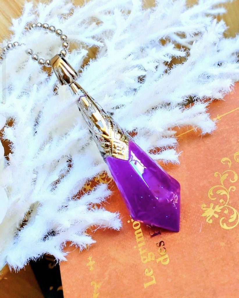 442パープルの魅力☆宝石魔法のペンデュラムアクセサリー☆鉱石レジン☆ペンダント