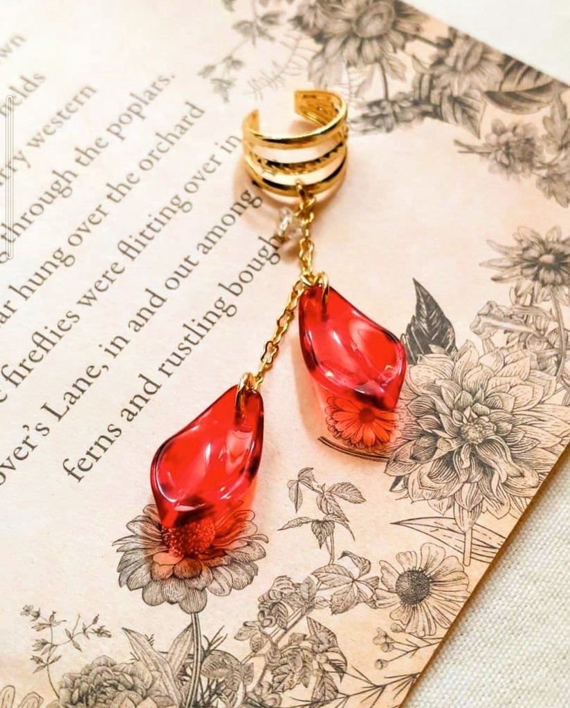 316鮮やかな赤が美しいガラスのイヤーカフ☆ハンドメイド