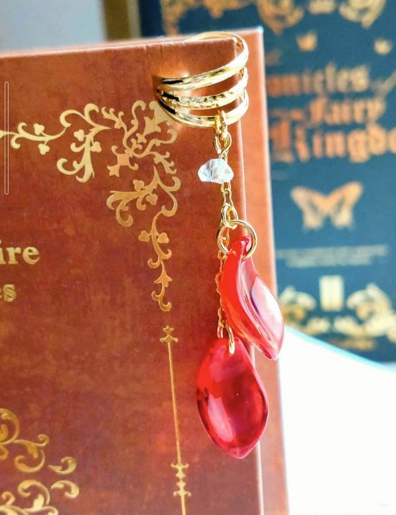 316鮮やかな赤が美しいガラスのイヤーカフ☆ハンドメイド