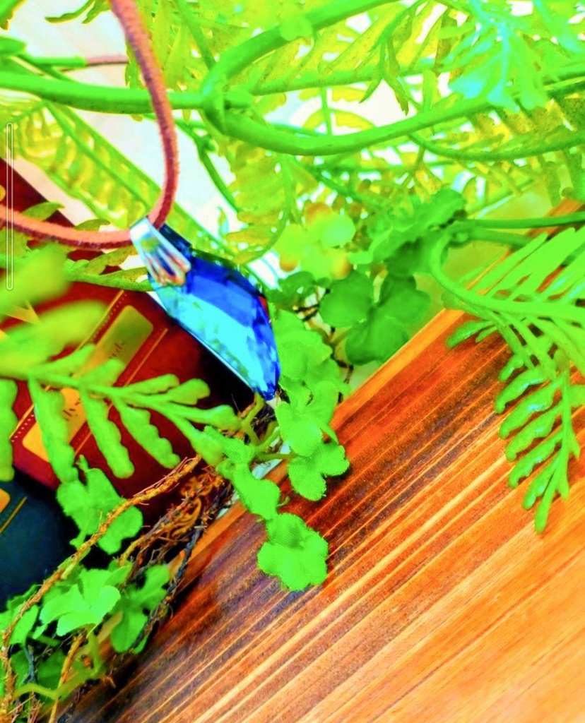 723ブルーガラスのスエードペンダント☆ハンドメイドアクセサリー