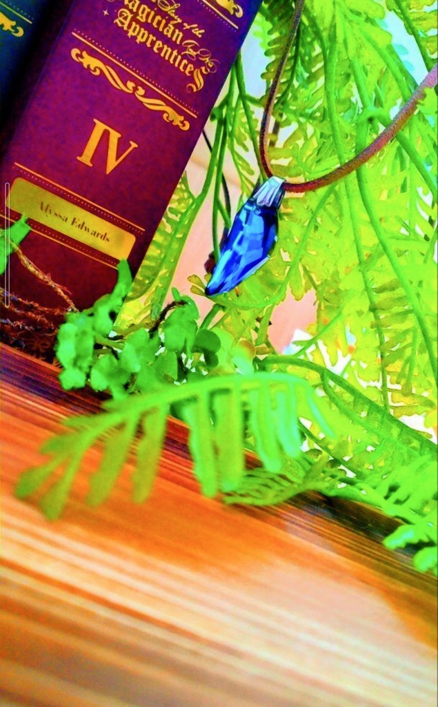 723ブルーガラスのスエードペンダント☆ハンドメイドアクセサリー