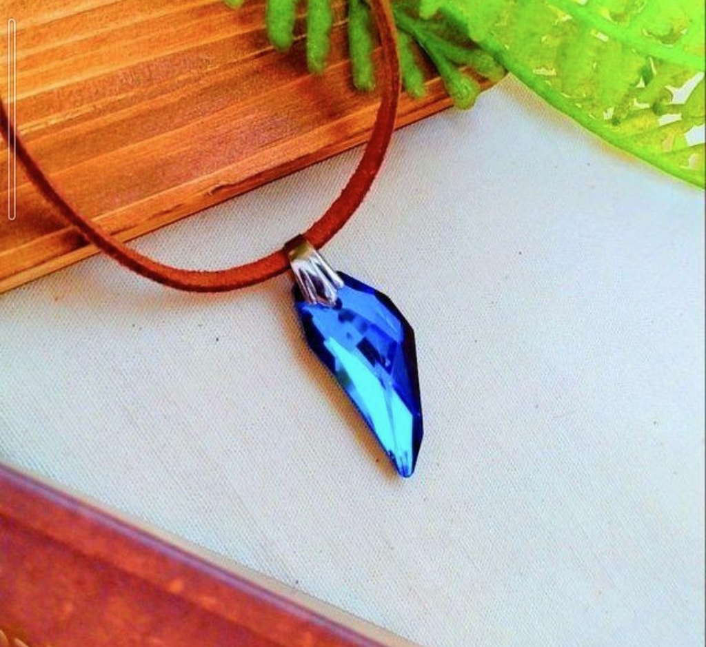 723ブルーガラスのスエードペンダント☆ハンドメイドアクセサリー