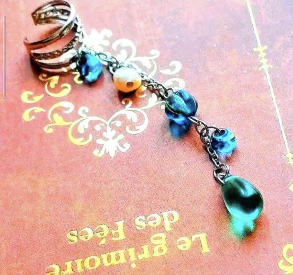 250淡水パールとエメラルドグリーンのチェコガラスの雫イヤーカフ☆