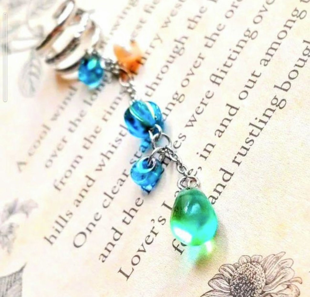 250淡水パールとエメラルドグリーンのチェコガラスの雫イヤーカフ☆